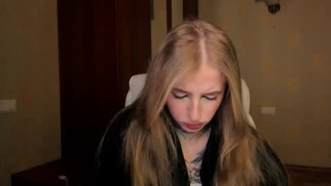 Snapshot of harley_kimm chatting on December 16, 5:12 am Julia online show from December 16, 5:12 am