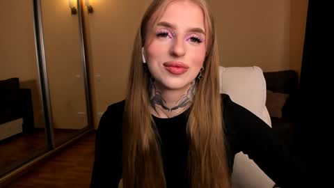 Julia online show from April 27, 5:16 am