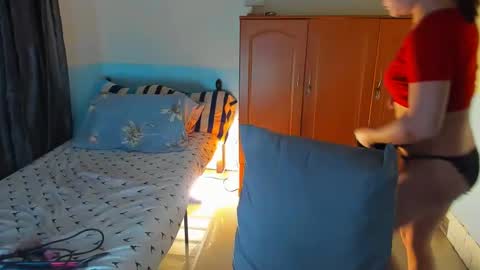 Snapshot of harley_queen69x chatting on February 15, 4:25 am BABY KIMMY online show from February 15, 4:25 am