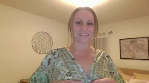 Snapshot of harmony_rose_xoxo chatting on March 7, 2:46 am Harmony online show from March 7, 2:46 am