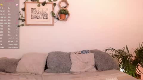 Harmony    Please help me to reach 100 thumbs up online show from December 7, 6:54 am