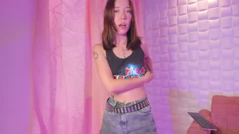 Snapshot of harperwest_ chatting on August 3, 8:45 pm Harper online show from August 3, 8:45 pm