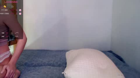 Snapshot of harriell chatting on January 24, 3:43 am Kira online show from January 24, 3:43 am