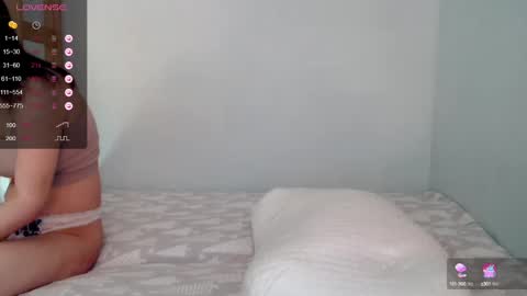 Snapshot of harriell chatting on March 11, 3:37 am Kira online show from March 11, 3:37 am