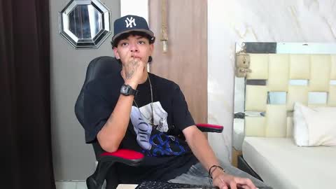 Snapshot of harry_jhonsonn chatting on May 2, 1:32 am Harry online show from May 2, 1:32 am