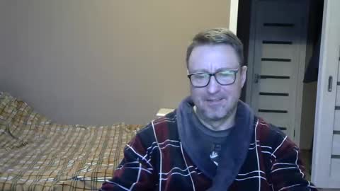 Snapshot of harrysnake chatting on December 17, 6:35 am HarrySnake online show from December 17, 6:35 am