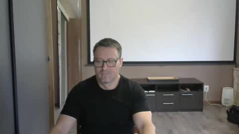 Snapshot of harrysnake chatting on November 8, 7:41 am HarrySnake online show from November 8, 7:41 am