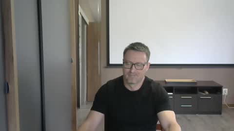 Snapshot of harrysnake chatting on November 9, 8:23 am HarrySnake online show from November 9, 8:23 am