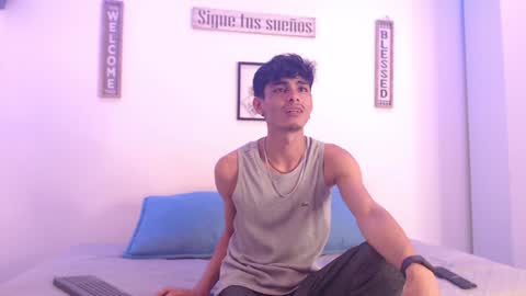 Snapshot of harrythomson1 chatting on January 3, 5:39 am harry thomson online show from January 3, 5:39 am