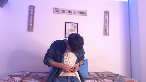 Snapshot of harrythomson1 chatting on January 17, 9:39 am harry thomson online show from January 17, 9:39 am