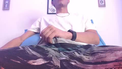 Snapshot of harrythomson1 chatting on February 15, 5:09 am harry thomson online show from February 15, 5:09 am