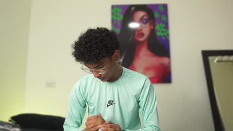 Snapshot of harrytwink18 chatting on December 10, 1:33 pm HARRY online show from December 10, 1:33 pm