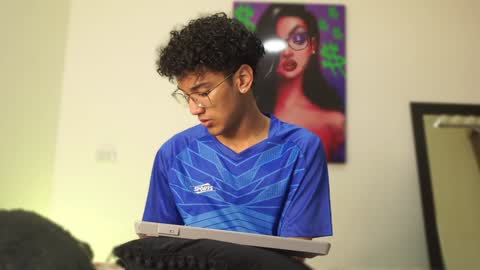 Snapshot of harrytwink18 chatting on December 12, 1:17 pm HARRY online show from December 12, 1:17 pm