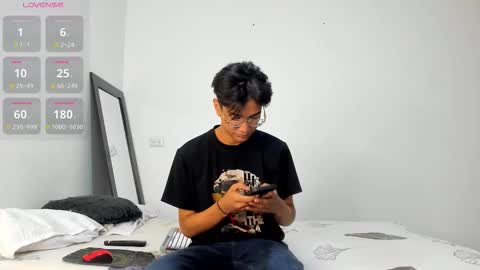 Snapshot of harrytwink18 chatting on December 19, 1:29 pm HARRY online show from December 19, 1:29 pm