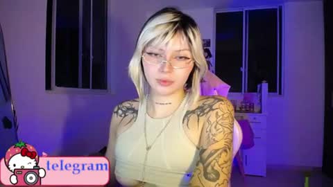 Snapshot of harumi09 chatting on August 6, 2:35 am harukitty online show from August 6, 2:35 am