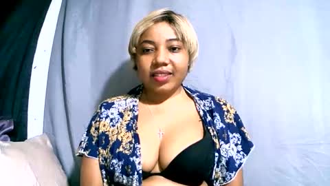 Snapshot of hasimina09 chatting on October 4, 1:36 am hasimina09 online show from October 4, 1:36 am