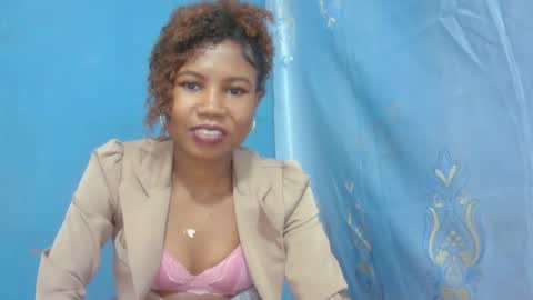 Snapshot of hasleyinah chatting on June 19, 7:28 pm hasleyinah online show from June 19, 7:28 pm