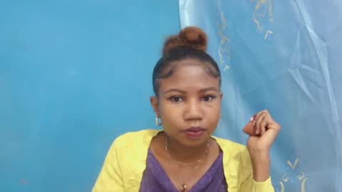 Snapshot of hasleyinah chatting on June 28, 6:19 am hasleyinah online show from June 28, 6:19 am