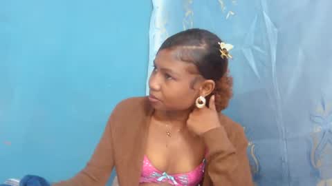 Snapshot of hasleyinah chatting on July 1, 9:33 am hasleyinah online show from July 1, 9:33 am
