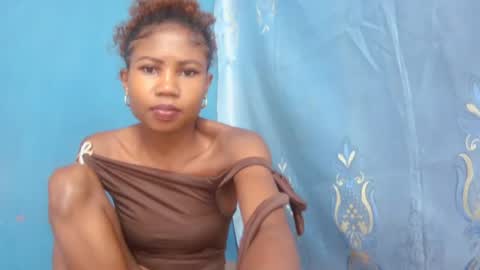 Snapshot of hasleyinah chatting on July 7, 6:47 am hasleyinah online show from July 7, 6:47 am