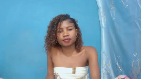 Snapshot of hasleyinah chatting on July 10, 11:35 am hasleyinah online show from July 10, 11:35 am