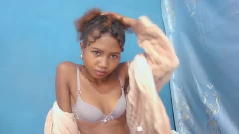 Snapshot of hasleyinah chatting on July 11, 6:38 am hasleyinah online show from July 11, 6:38 am