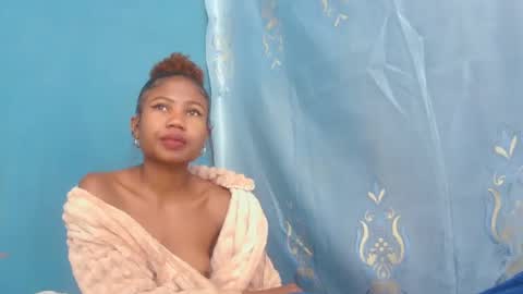 Snapshot of hasleyinah chatting on July 14, 6:29 am hasleyinah online show from July 14, 6:29 am