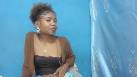 Snapshot of hasleyinah chatting on July 17, 10:03 pm hasleyinah online show from July 17, 10:03 pm