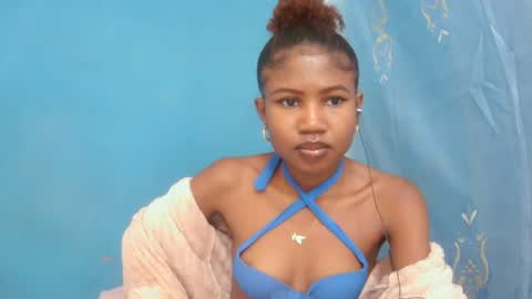 Snapshot of hasleyinah chatting on July 18, 11:25 am hasleyinah online show from July 18, 11:25 am
