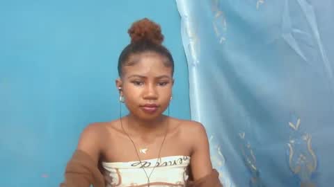 Snapshot of hasleyinah chatting on July 23, 10:35 am hasleyinah online show from July 23, 10:35 am