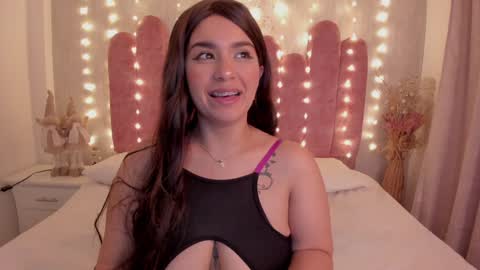 Snapshot of hasret_sesim chatting on December 5, 3:59 am hasret_sesim online show from December 5, 3:59 am