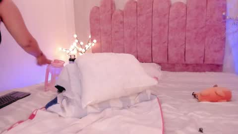 Snapshot of hasret_sesim chatting on March 1, 7:51 am hasret_sesim online show from March 1, 7:51 am