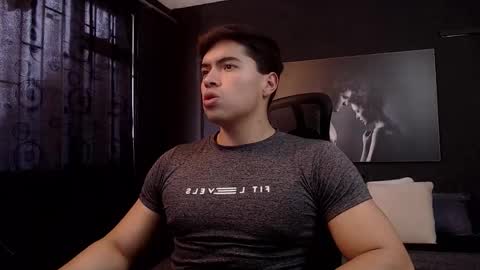 hat_guy01 online show from February 16, 9:44 pm