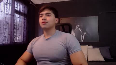 hat_guy01 online show from February 20, 8:42 pm