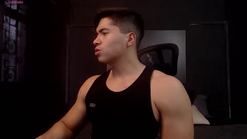 hat_guy01 online show from February 27, 8:42 pm