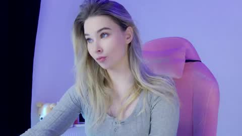 Anna online show from April 13, 9:04 am