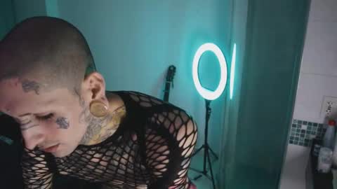 More content   2   online show from October 15, 6:35 am