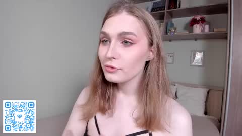 Mia online show from June 14, 2:41 pm