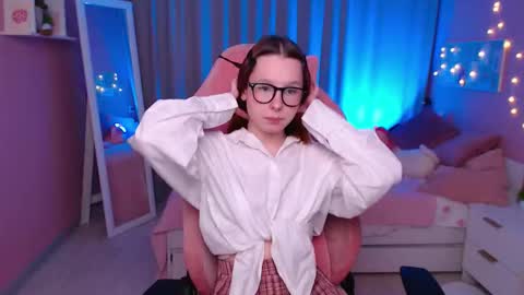 Mia online show from February 22, 8:13 am