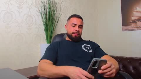 HayesWood online show from November 30, 5:55 am