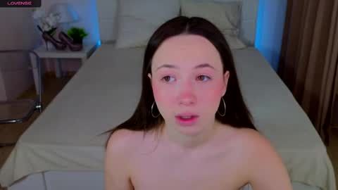 Hayle online show from March 3, 2:15 am