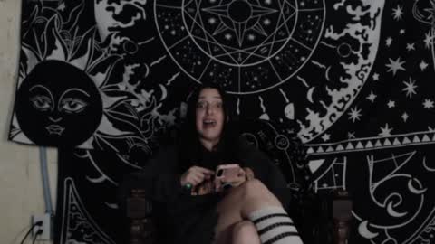 Hayle Woods online show from December 12, 5:52 am