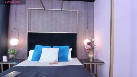 Hayli  online show from March 28, 7:35 pm