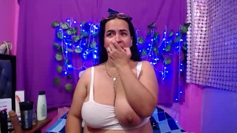 Snapshot of hazel_34 chatting on January 23, 10:54 pm hazel online show from January 23, 10:54 pm