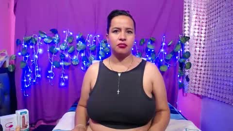 Snapshot of hazel_34 chatting on February 13, 12:35 am hazel online show from February 13, 12:35 am