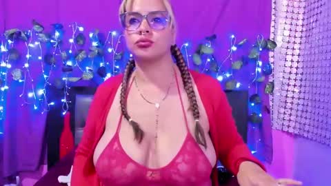 Snapshot of hazel_34 chatting on February 27, 4:31 am hazel online show from February 27, 4:31 am