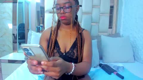 Snapshot of hazel_lanee chatting on November 4, 4:22 am hazel_lanee online show from November 4, 4:22 am
