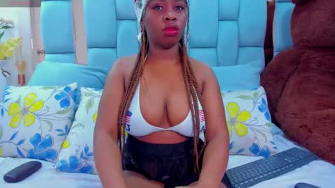 Snapshot of hazel_lanee chatting on November 24, 4:12 am hazel_lanee online show from November 24, 4:12 am