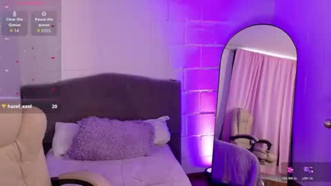 HAZEL LYNN ROSS online show from June 25, 6:23 pm