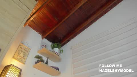 Im Hazel online show from December 14, 1:39 am